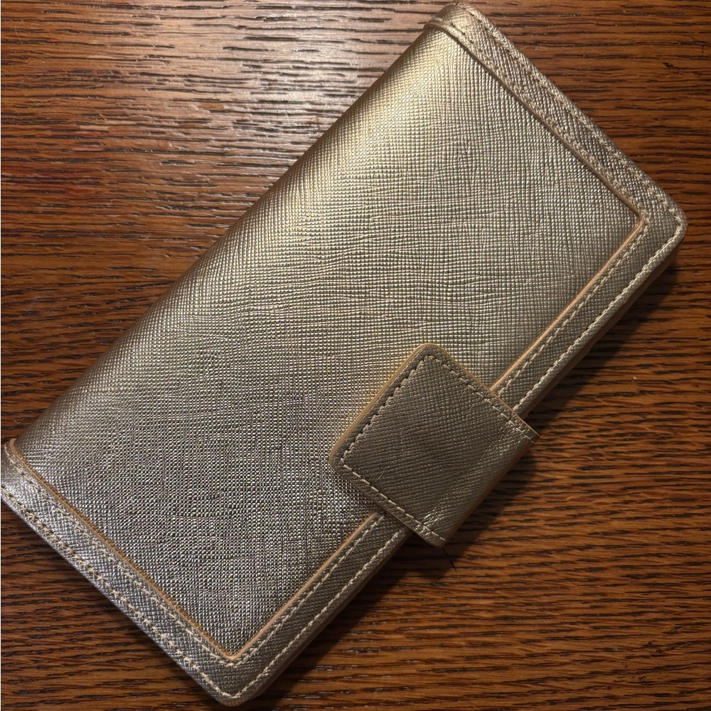 Halogen thin wallet